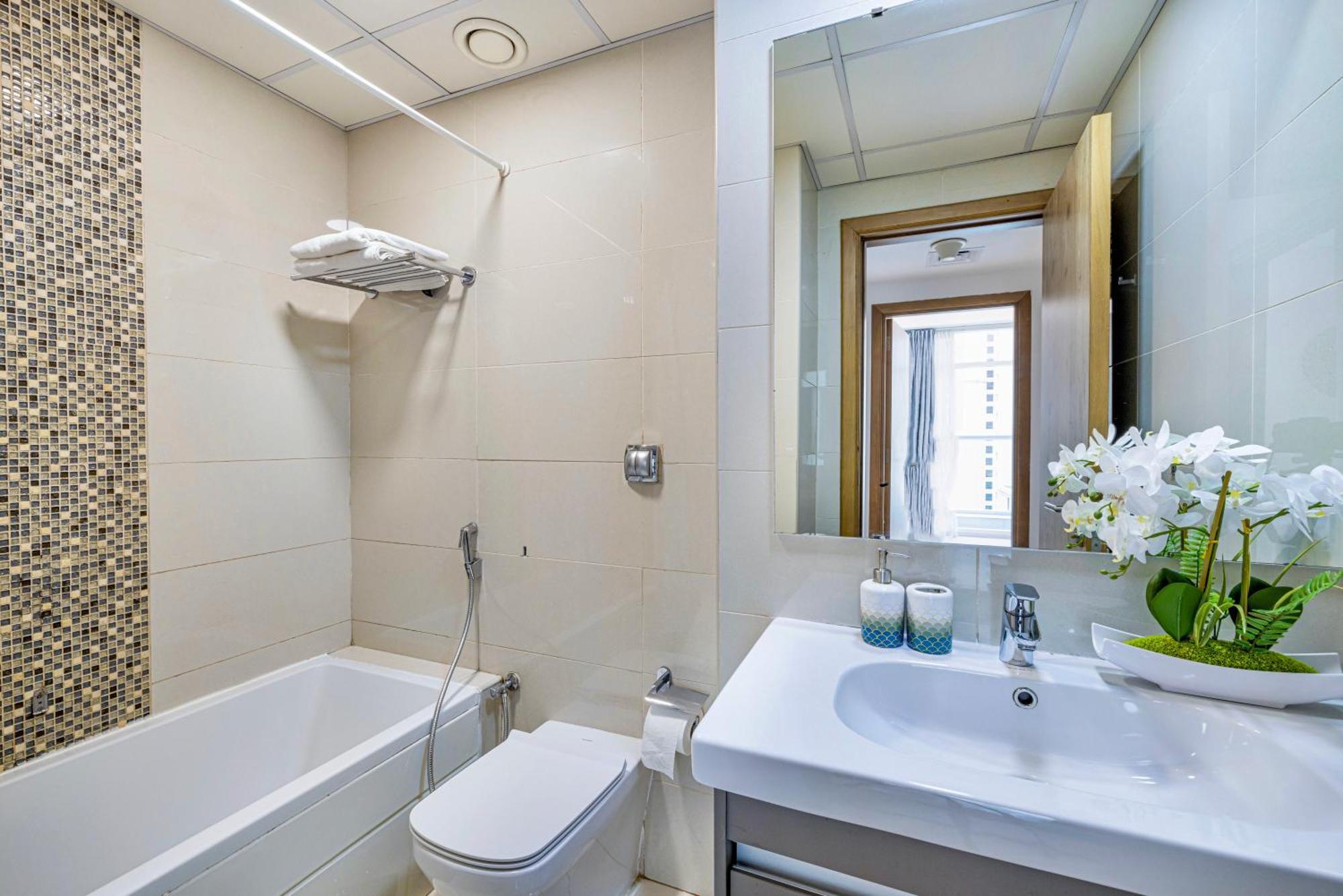 5 Star Serviced Apartment With Beach Access In The Heart Of Dubai Marina Free Welcome Gift Box Upon Arrival Exterior foto